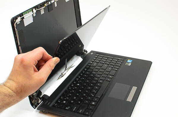 thay-man-hinh-laptop-samsung-rv409